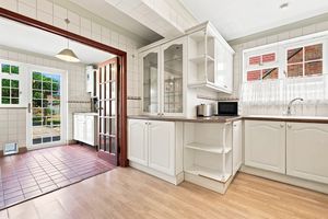 Kitchen- click for photo gallery